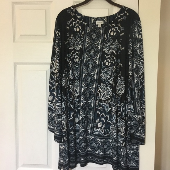 Avenue Tops - Navy blue and white blouse